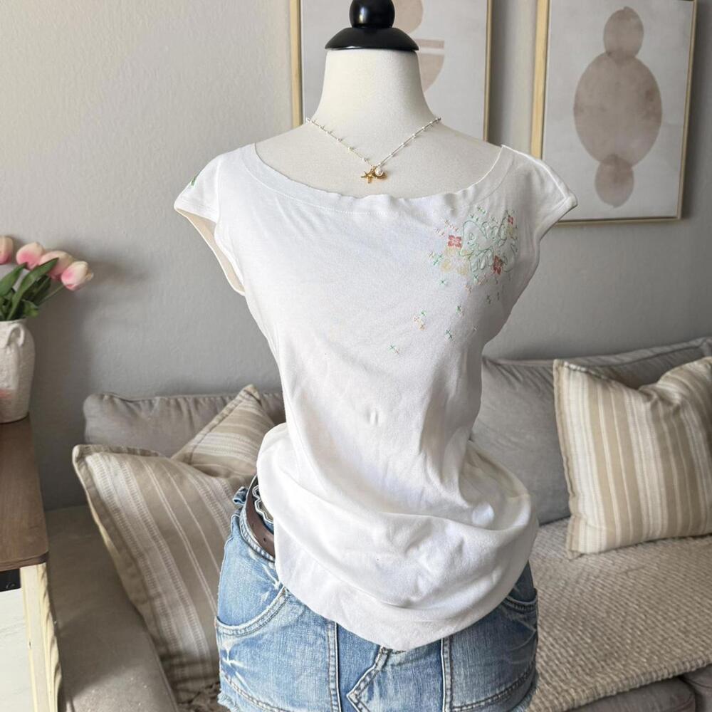 White Floral Cap-Sleeve Tee (AKDMKS) | Deadstock